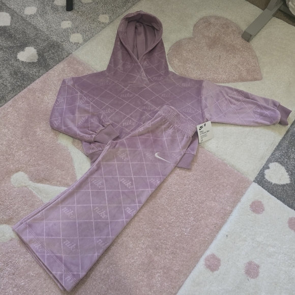 Nike Kids Matching Set in Light Purple and White - Picture 3 of 7